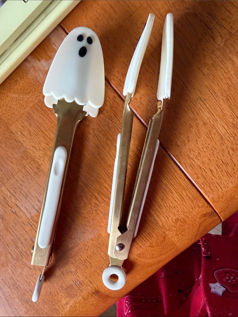 Gold ghost tongs